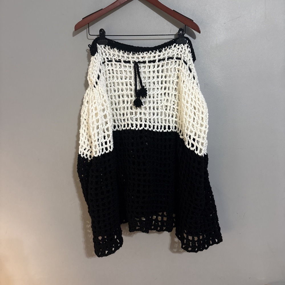 Handmade pullover shawl Crachet Tassel Drawstring Black‎ White